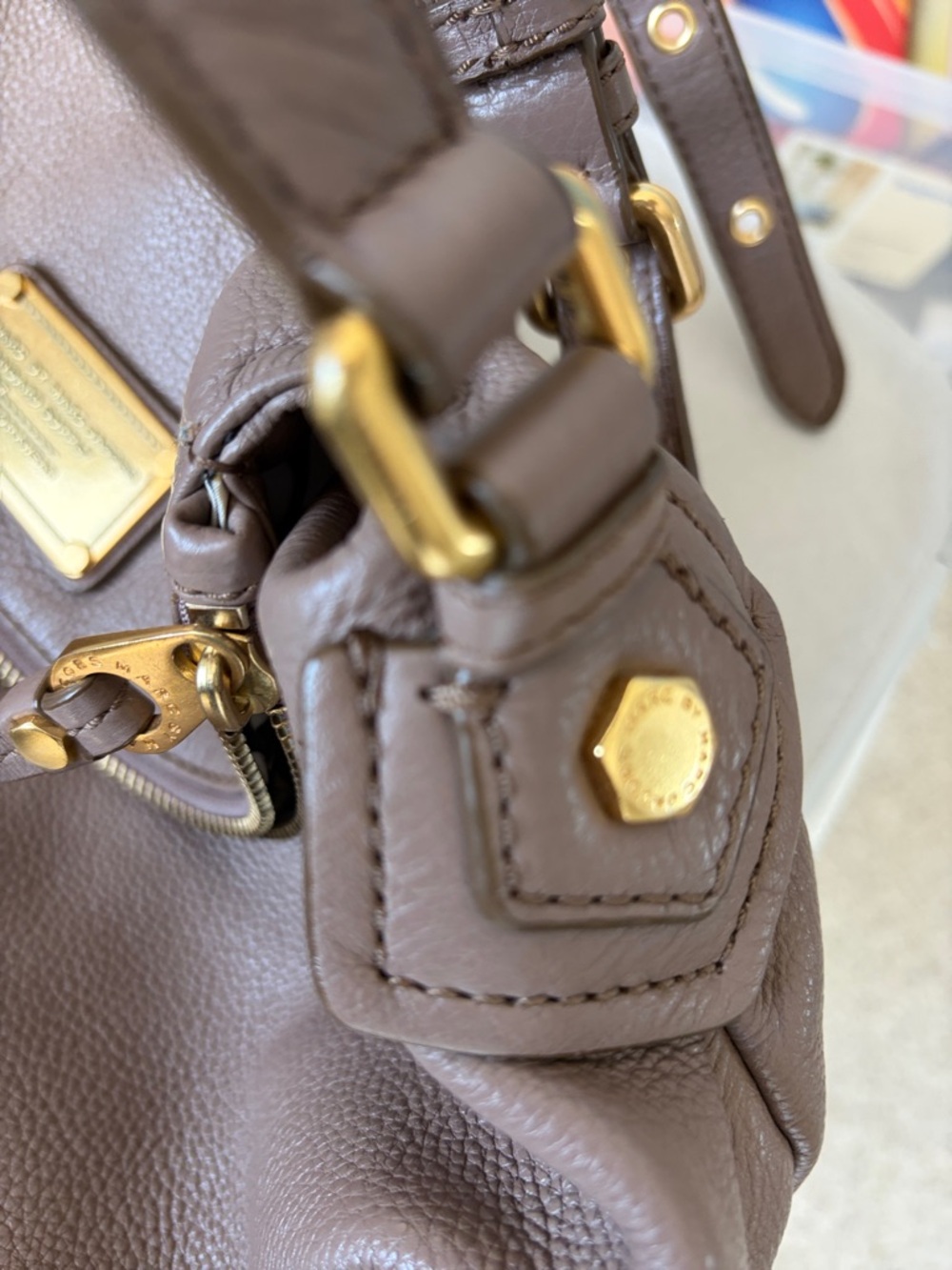 Marc Jacobs Taupe Pebbled Leather Crossbody with Gold Plaque - Picture 6 of 12